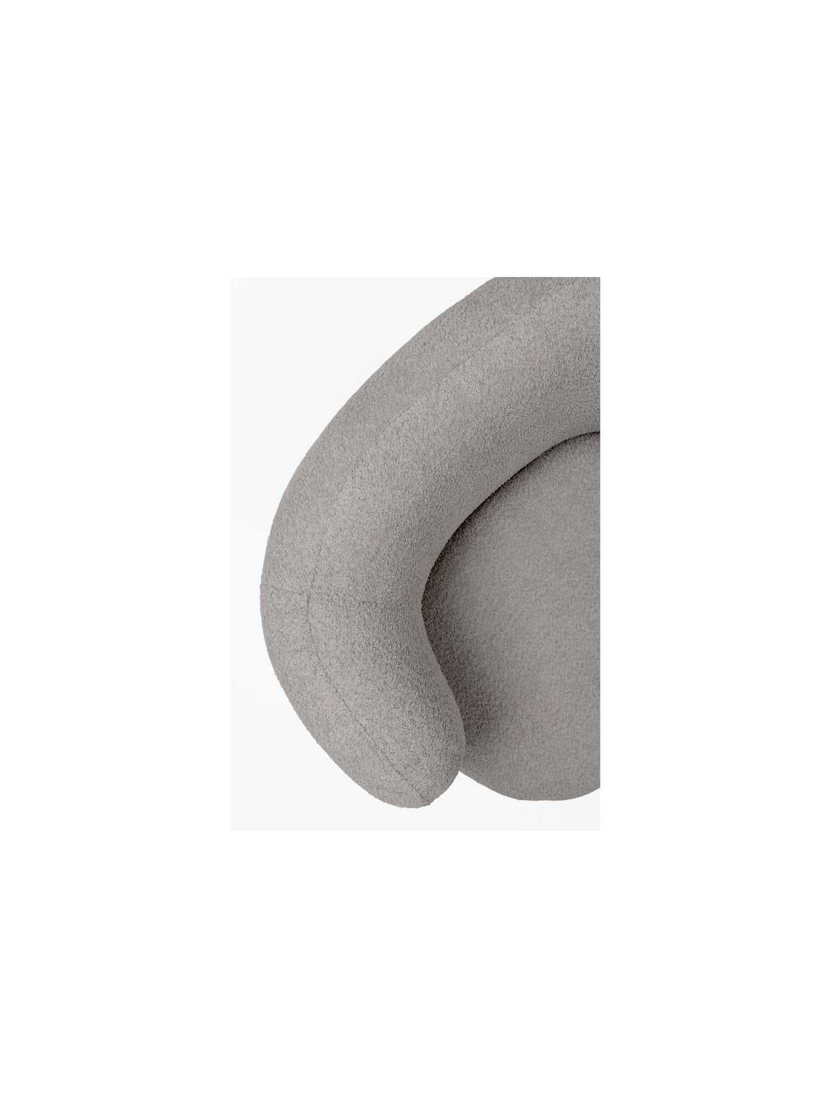 Fotel wypoczynkowy Skindi szary boucle widok na oparcie i podłokietnik