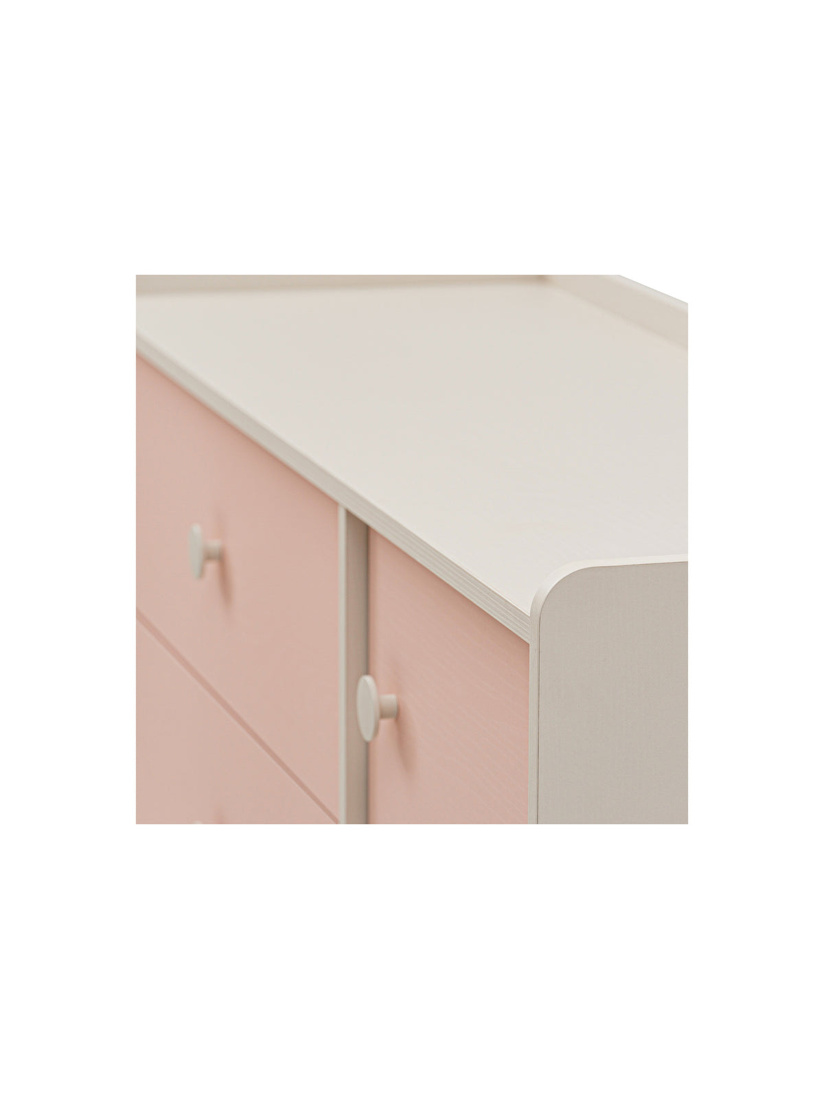 Komoda dziecięca Marla 120 cm w kolorze piasek pustyni z różowymi szufladami millenial pink, detal frontu i uchwytów
