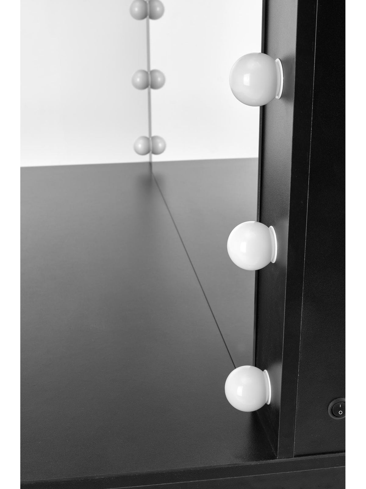 Czarne biurko Toaletka Velinio XL 120 cm z oświetleniem LED przy lustrze
