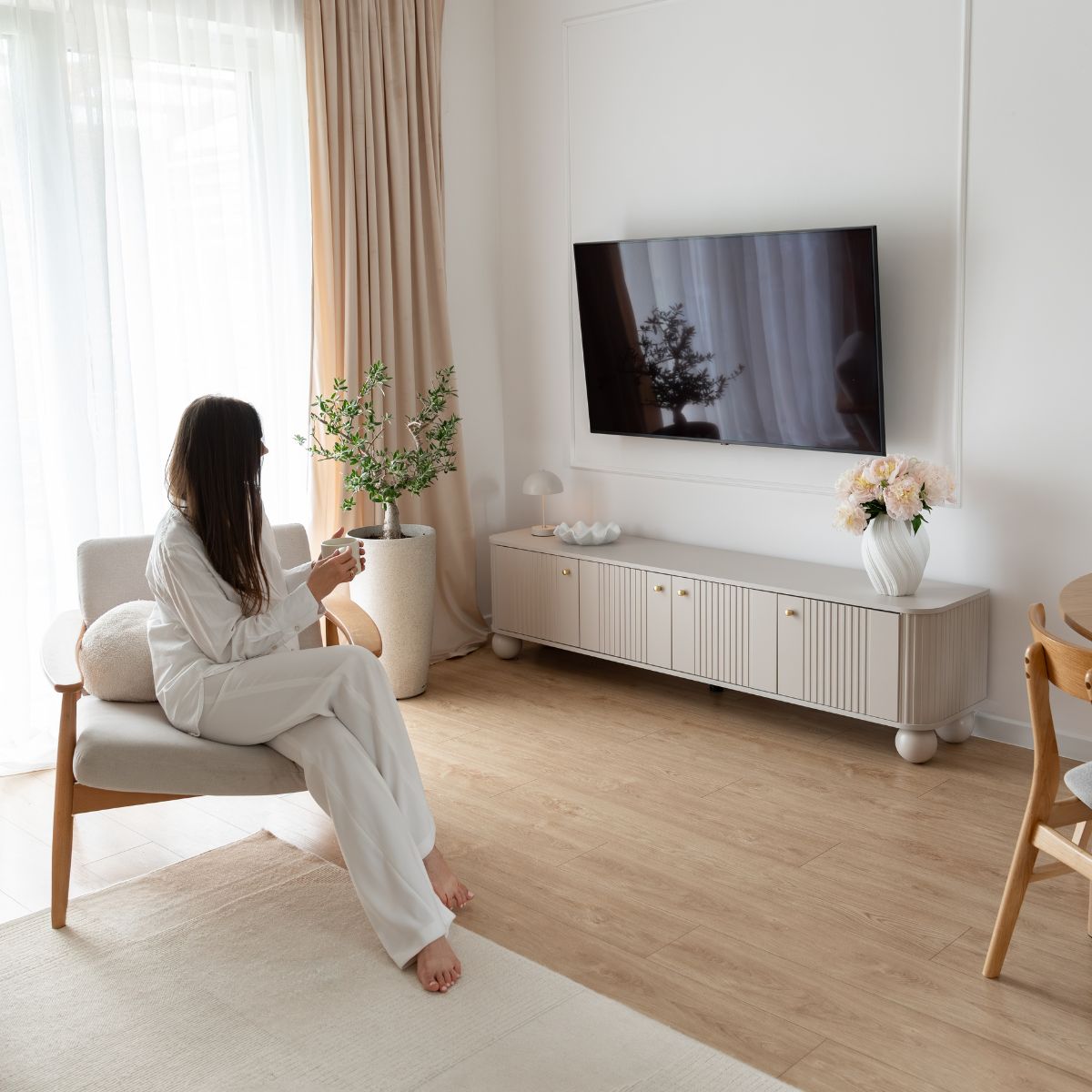Ce comodă TV pentru un televizor de 65 de inch se potrivește cel mai bine?