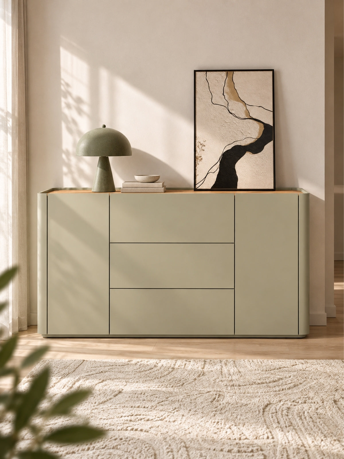 Komoda Elivo 150 cm w kolorze eukaliptus z trzema szufladami i bladaniem dąb baltic dune