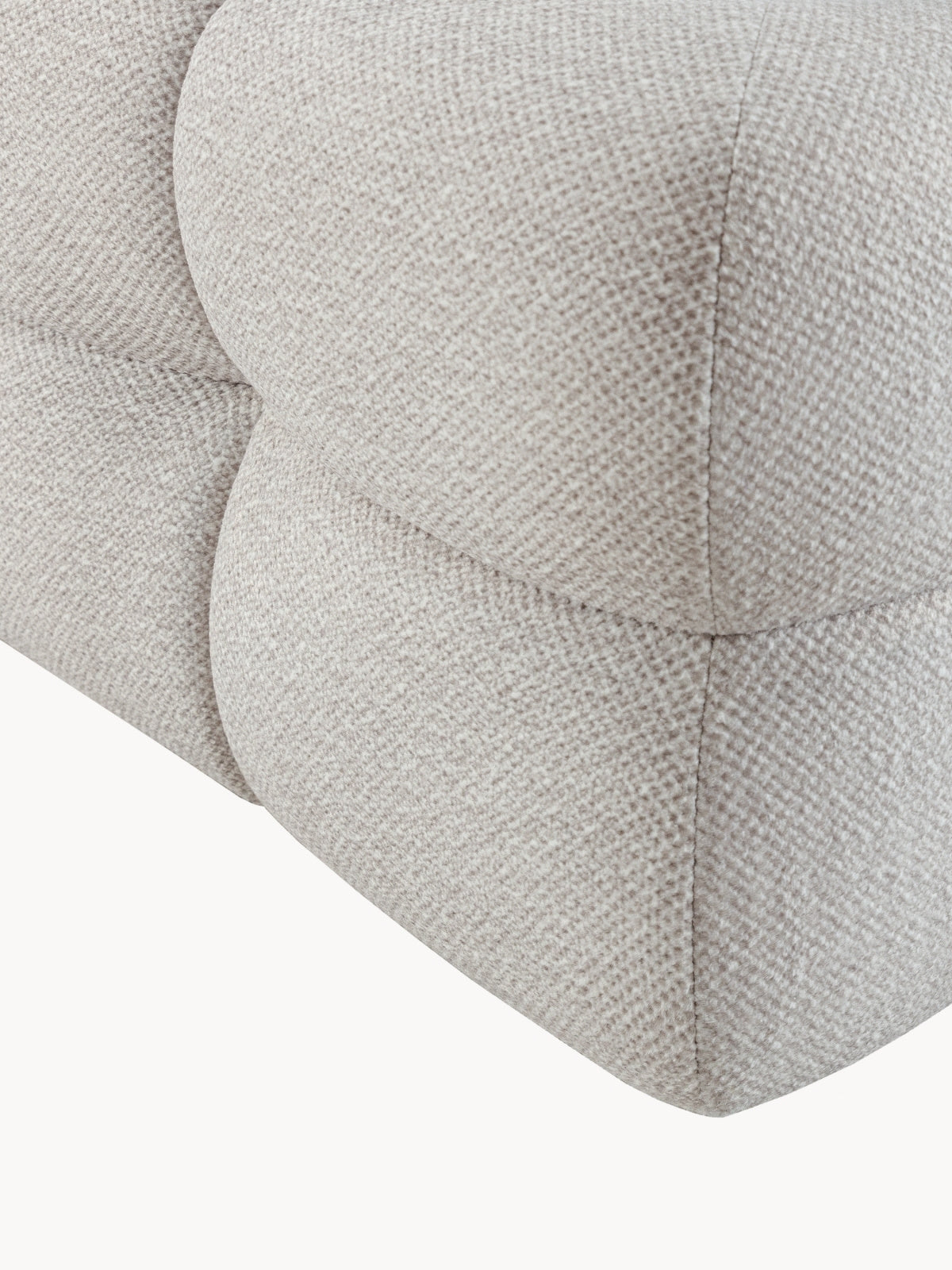 Szczegół naroznika łóżka tapicerowanego Bellmora w jasnym kolorze