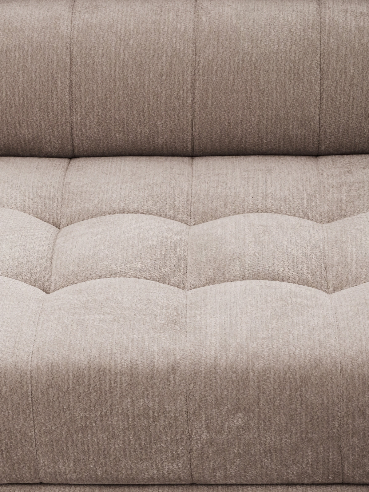 Sofa Nardo beżowy szenil Vibe 08 z pikowaniem i siedziskiem z regulowanymi zagłówkami