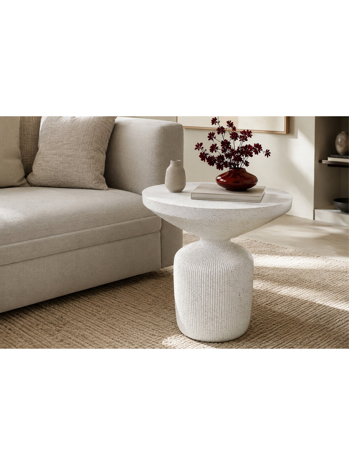 Stolik kawowy okrągły Sintro 54 cm w kolorze białe lastryko, styl Modern Organic